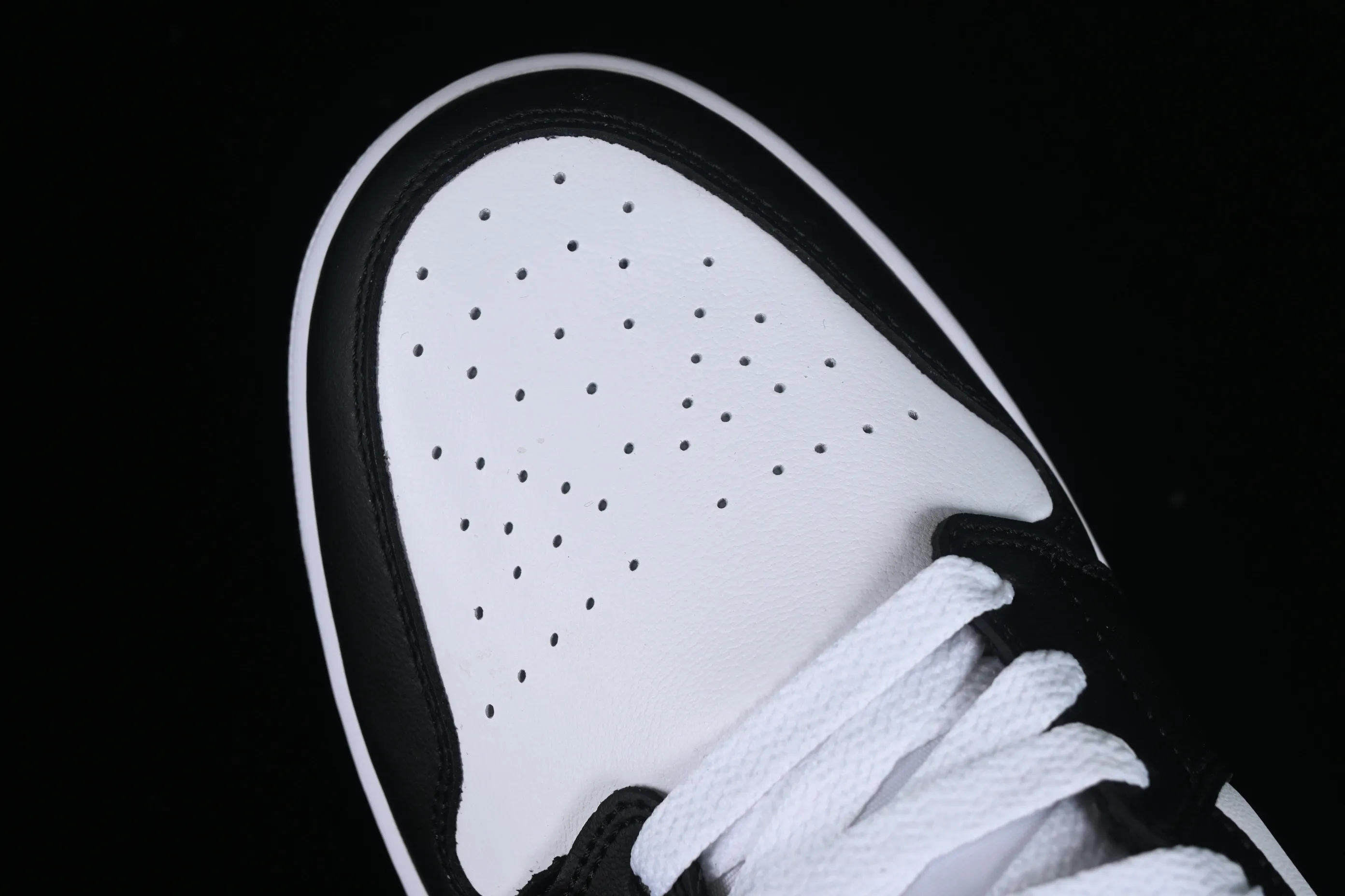All categories Air Jordan Jordan series basketball shoes Air Jordan 1 Mid Air Jordan 1 Mid AJ1 Joe 1 white black green Chinese culture and leisure sneakers DQ8426-103